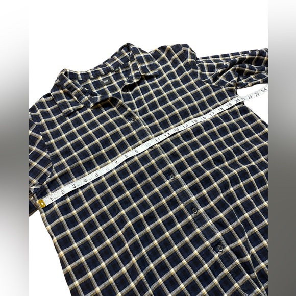 Two Uniqlo Collared Flannel Button Up Long Sleeve Shirt Top Size XL Plaid - Picture 8 of 13